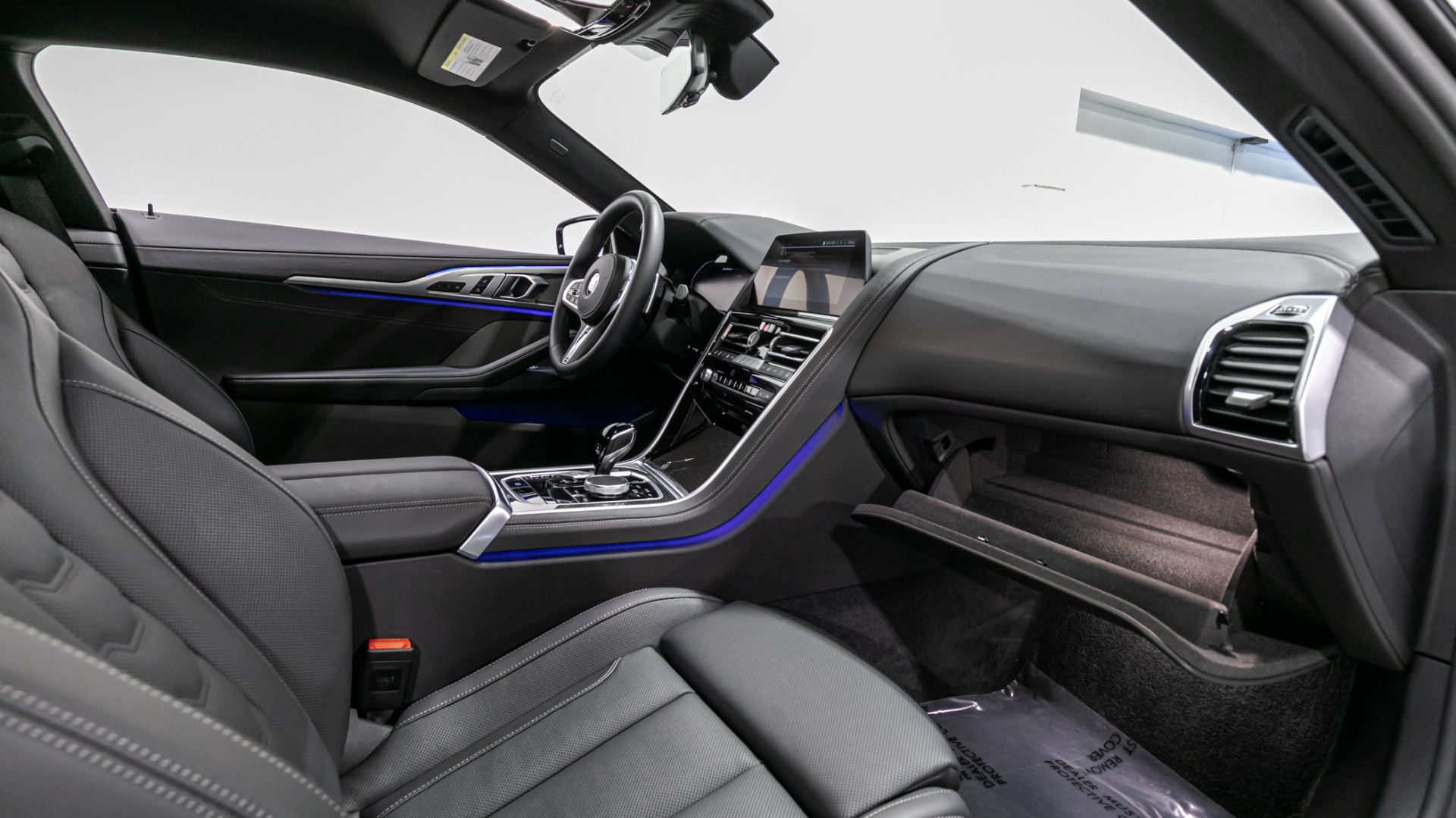 2022-BMW-8-Series-M850i-Tampara-Rental6